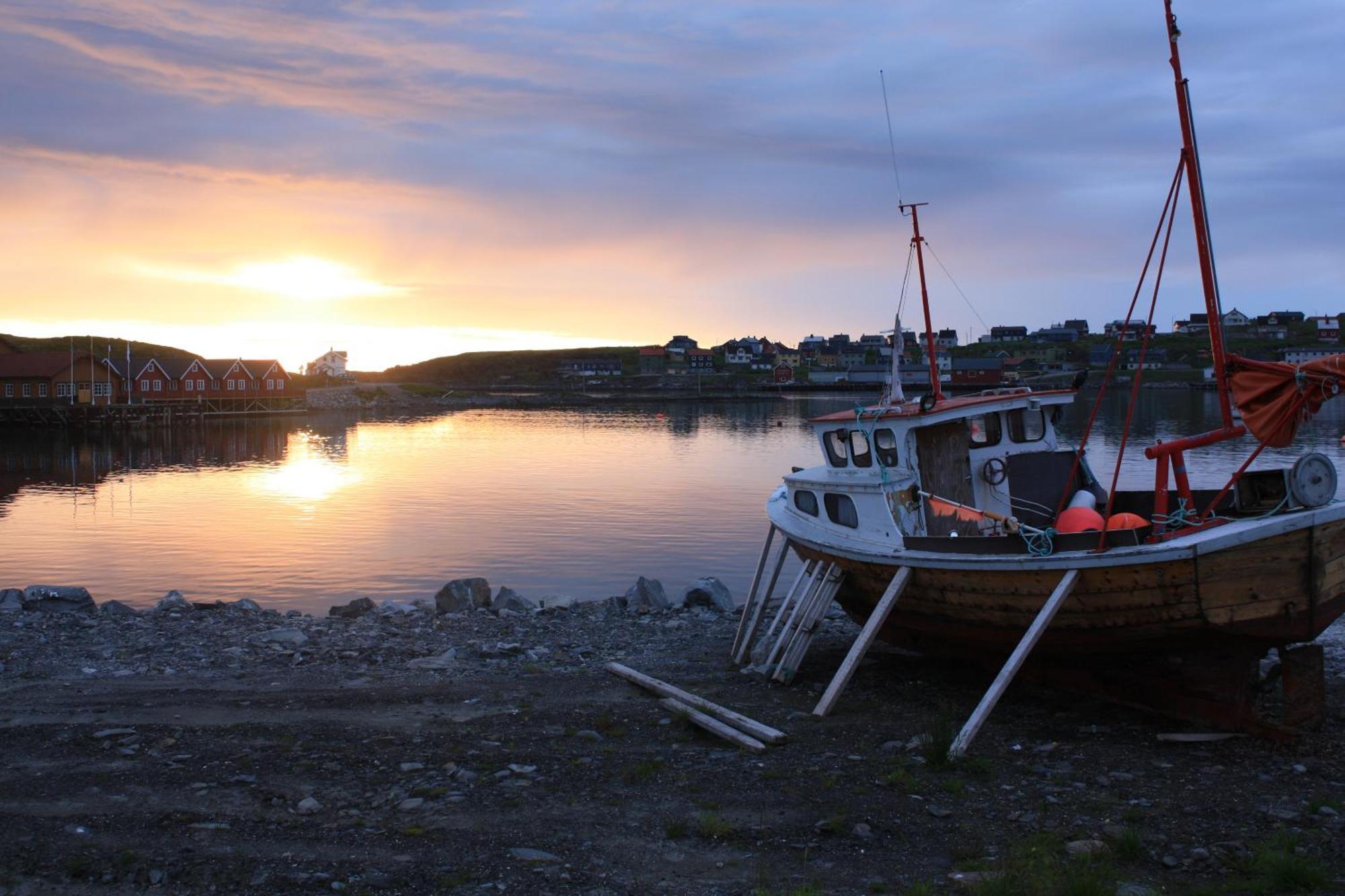 Adventure Camp Mehamn Hotel Exterior photo